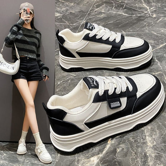 Damen modische Plattform-Sneaker mit verstärktem Fersenbereich und trendigem Design EB