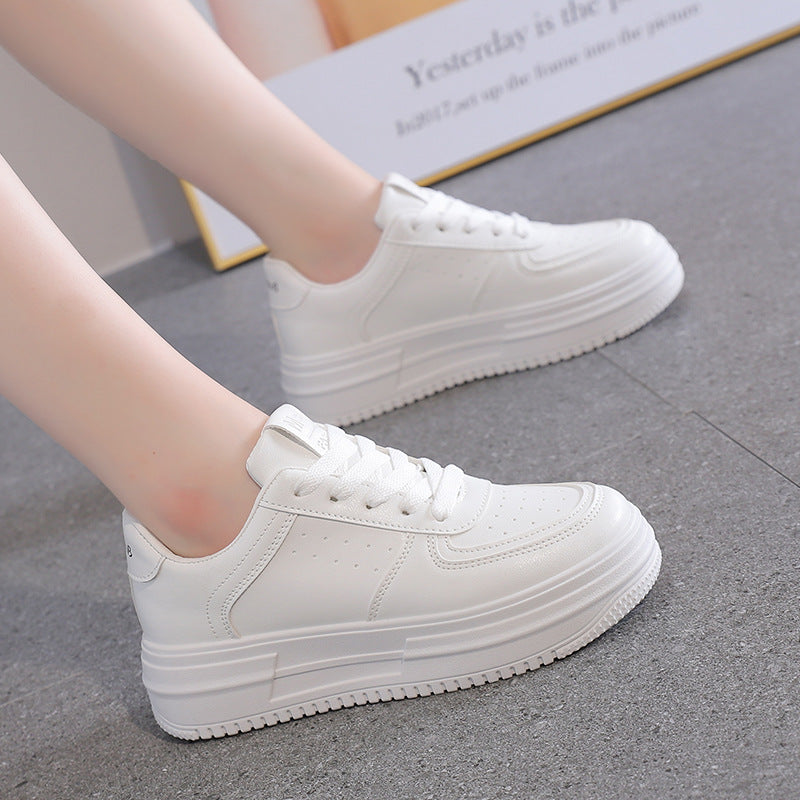 Damen Plateau Sneakers mit elegantem Design und komfortabler Sohlenkonstruktion EB