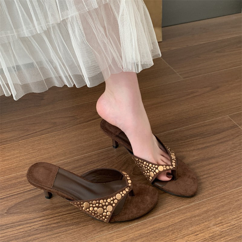 Damen Offene Mules mit dekorativen Perlenapplikationen und elegantem Absatz EB
