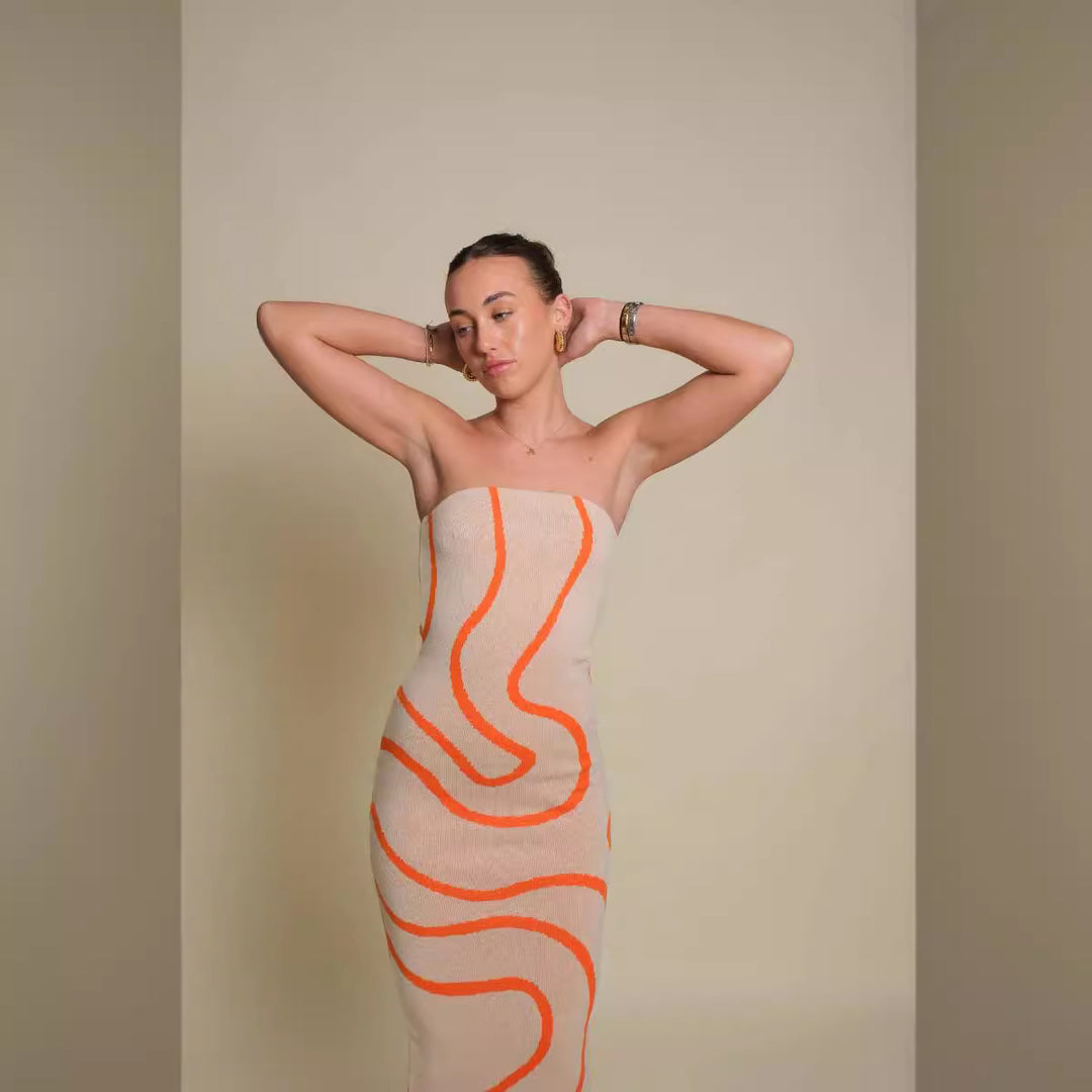 Damen Maxikleid im trendigen Silhouette mit asymmetrischem Design und dekorativen Linien EB