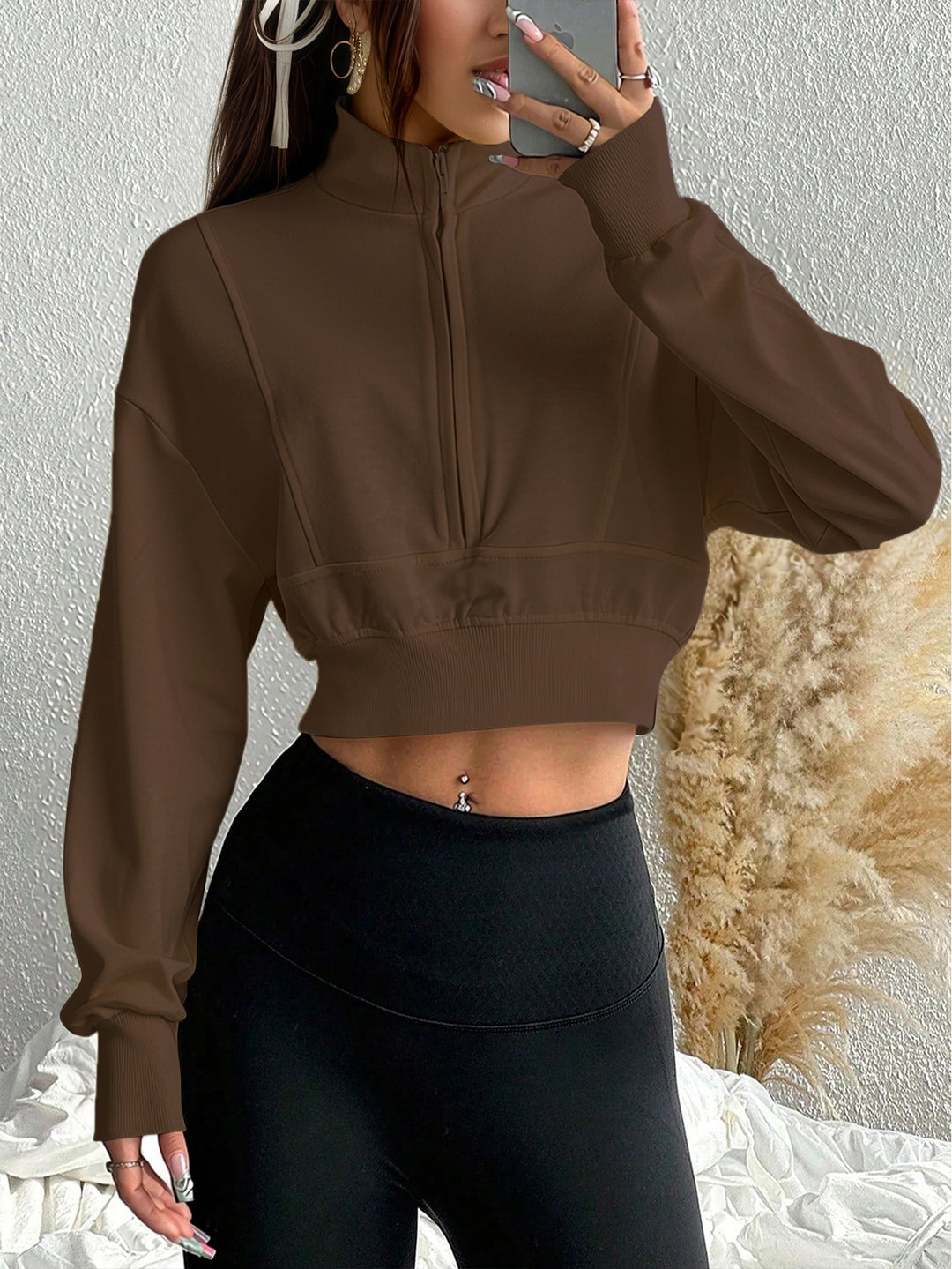 Damen kurzes Stehkragen-Sweatshirt mit halbem Reißverschluss, tailliertem Rippenbund und Daumenloch-Ärmeln Eichborn Berlin