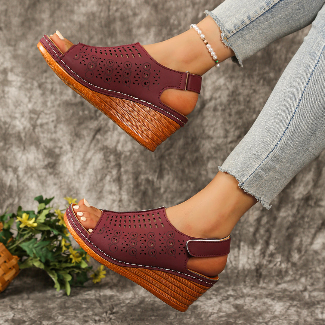 Damen Wedge-Sandaletten mit perforierter Oberfläche und elastischem Riemen EB
