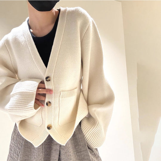 Damen Strickjacke mit weitem Schnitt und dekorativen Knöpfen EB