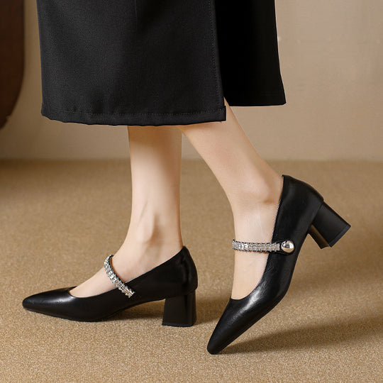 Damen spitze Pumps mit verziertem Riemchen und elegantem Blockabsatz EB