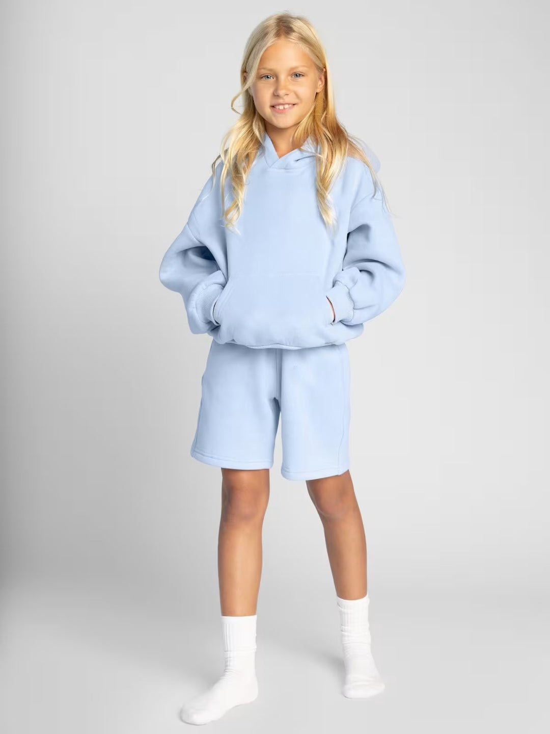 Damen Kapuzensweatshirt und Shorts-Set aus weichem Fleece mit praktischen Taschen EB