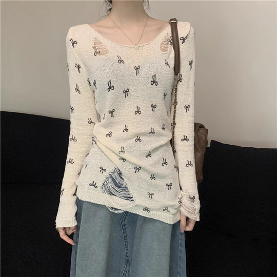 Damen Langarmshirt mit modischen Rissen und verspieltem Motiv EB