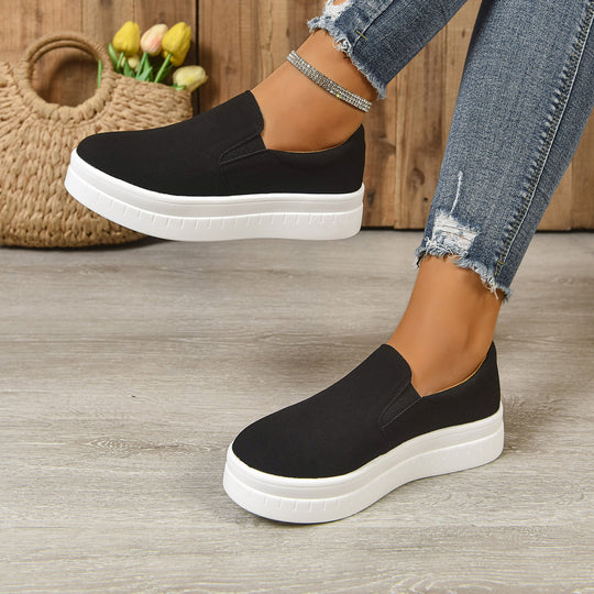 Damen Slip-On Freizeit-Sneaker mit breiter Leichtlauf-Plateausohle weichem Microvelours-Obermaterial und elastischen Seiteneinsätzen EB