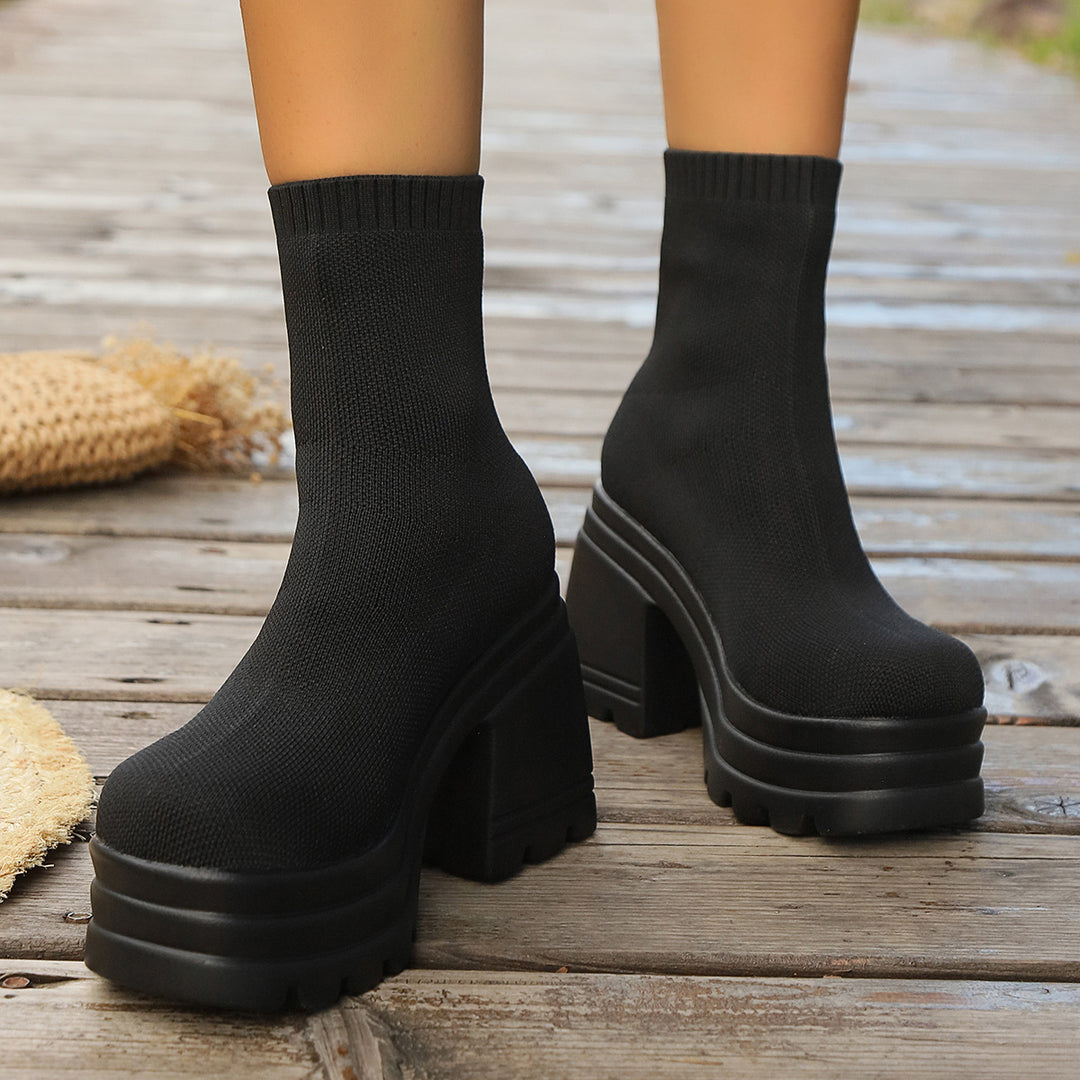 Damen Strick-Stiefeletten mit farbenfrohem Akzent und robustem Blockabsatz EB