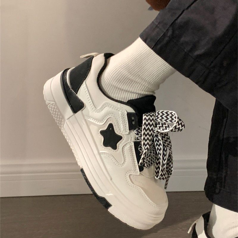 Damen sportive Sneakers mit rutschfester Sohle und auffälligem Schnürdesign EB
