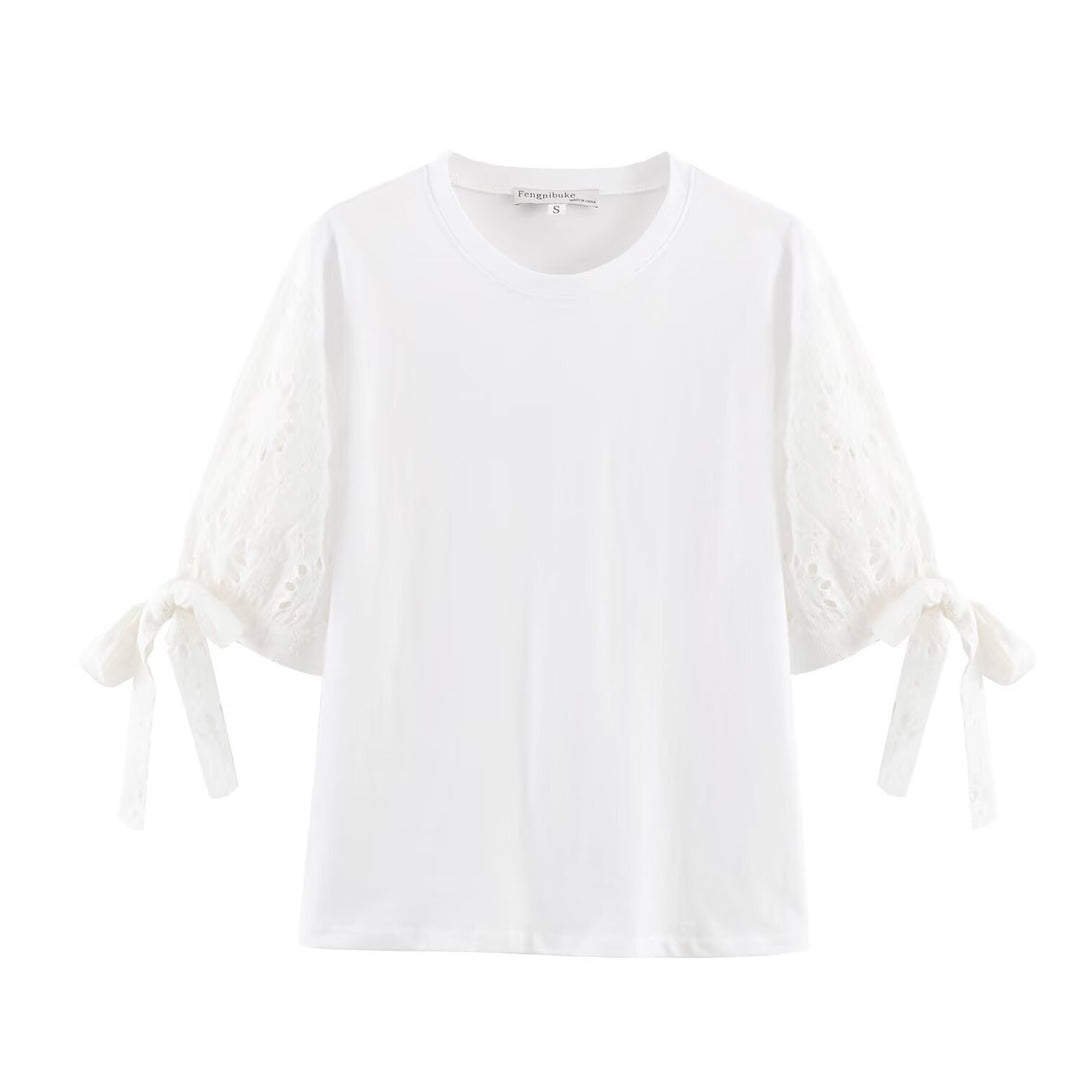 Damen T-Shirt mit elegantem Spitzenschnitt und zeitloser Schleifen-Applikation EB