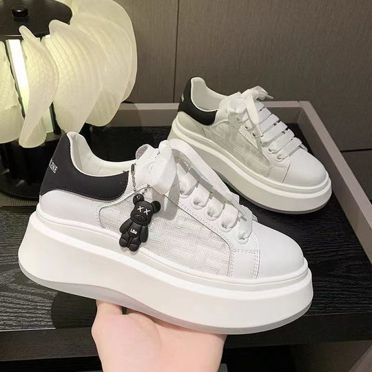 Damen Plattform-Sneaker mit trendiger Schnürung und außergewöhnlichem Design EB