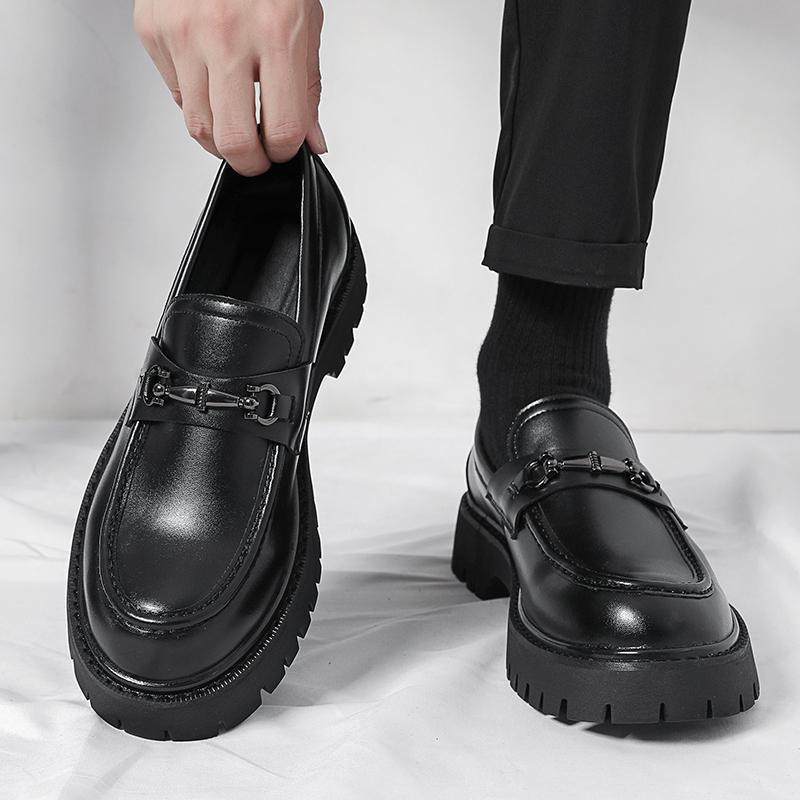 Herren Modische Loafers mit robustem Sohlenprofil und edler Schnallenverzierung EB