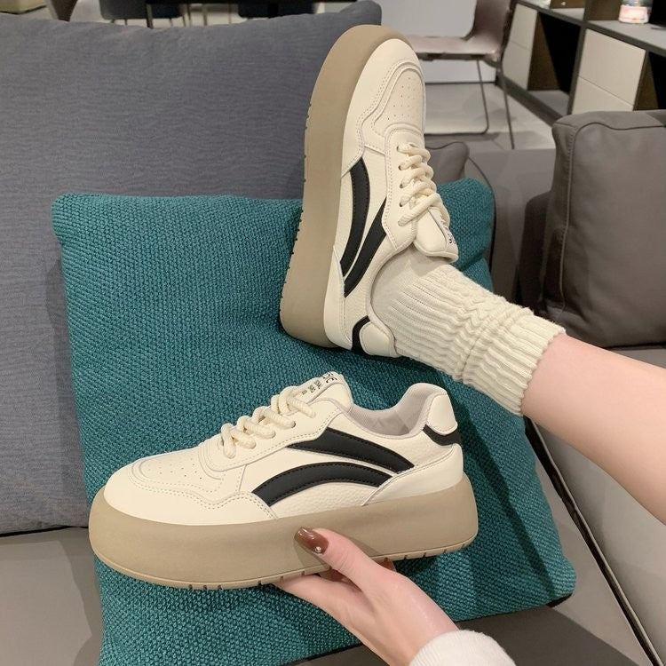 Damen Sneakers mit hoher Plateausohle und atmungsaktiver Oberflächenstruktur EB