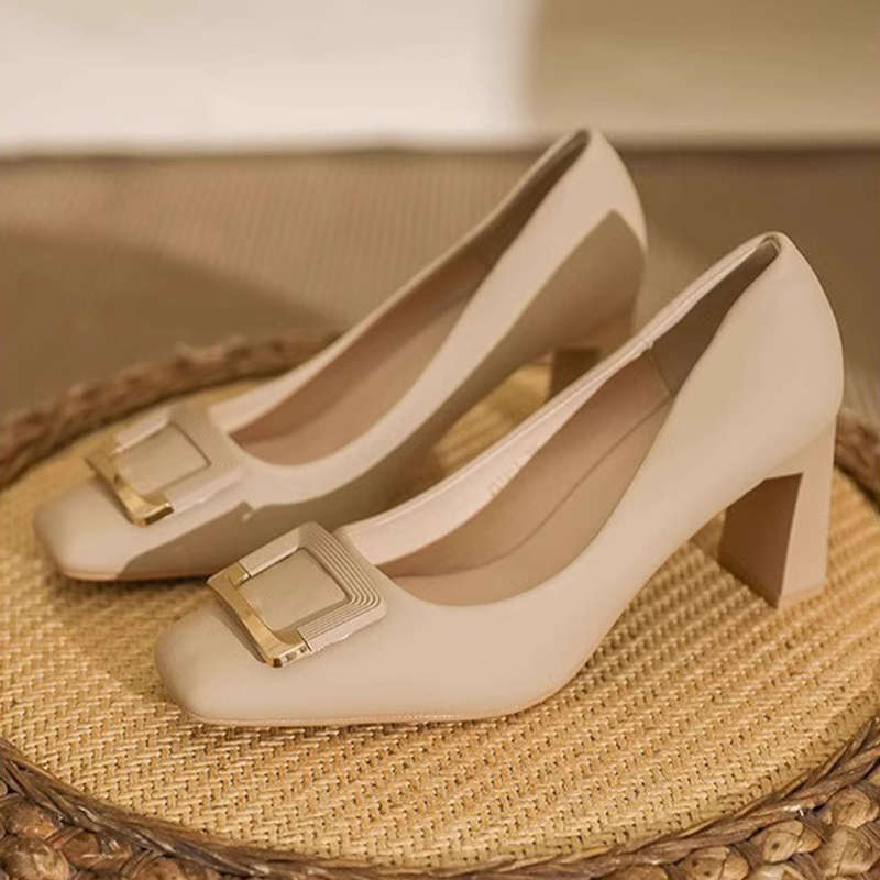 Damen Elegante und komfortable Pumps mit modischer Schnallenverzierung EB