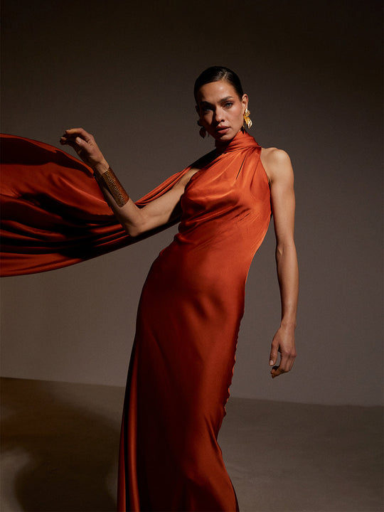 Damen Elegantes Abendkleid mit fließendem Design und schulterfreier Kapuze EB