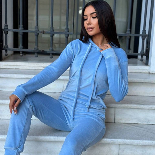 Damen weiches Velours-Lounge-Set mit Kapuzenpullover und tapered Jogginghose Eichborn Berlin