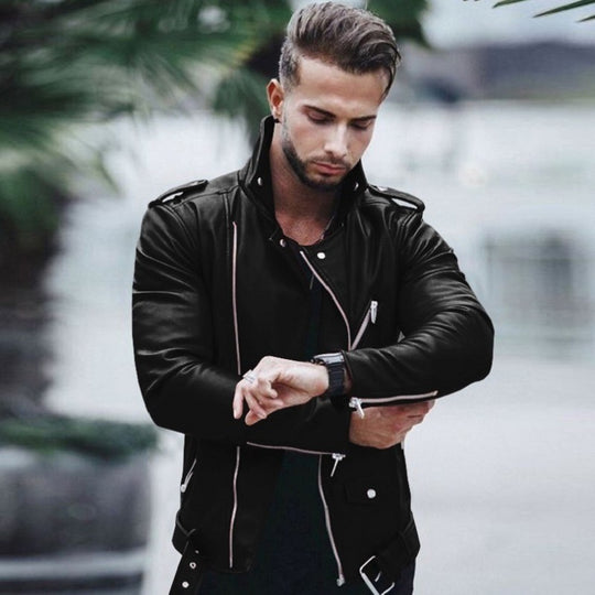 Herren nan stylische Bikerjacke aus Kunstleder mit asymmetrischem Reißverschluss und tailliertem Schnitt EB