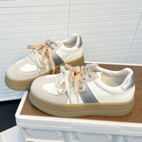 Damen Komfortable Sneaker mit praktischem Plateau und farbigen Schnürsenkeln EB