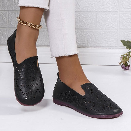 Damen Riemchen-Pantoletten mit luftiger Blumenperforation EB