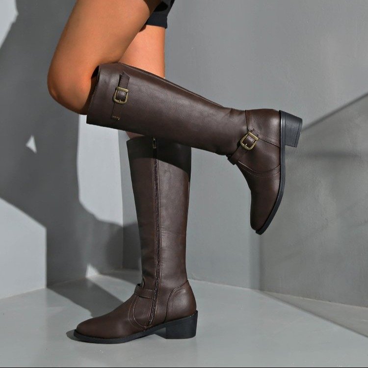 Damen nan kniehohe Reitstiefel mit dekorativen Schnallen und ergonomischem Blockabsatz EB