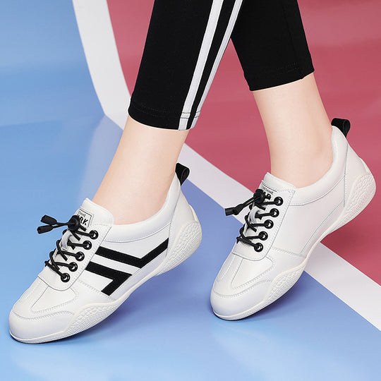 Damen Sportliche Sneakers mit flexiblem Obermaterial und rutschfester Sohle EB