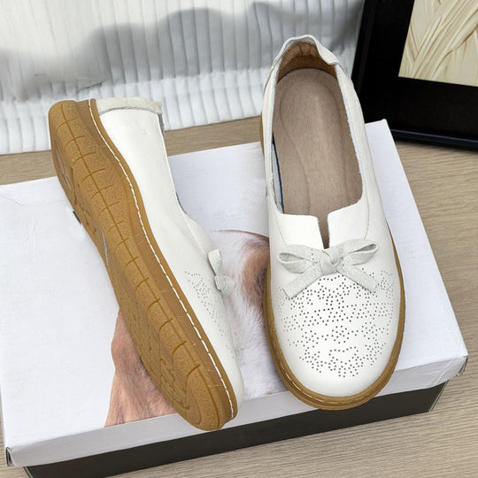 Damen Mokassin-Schuhe mit modischem Schnitt und perforierten Details EB