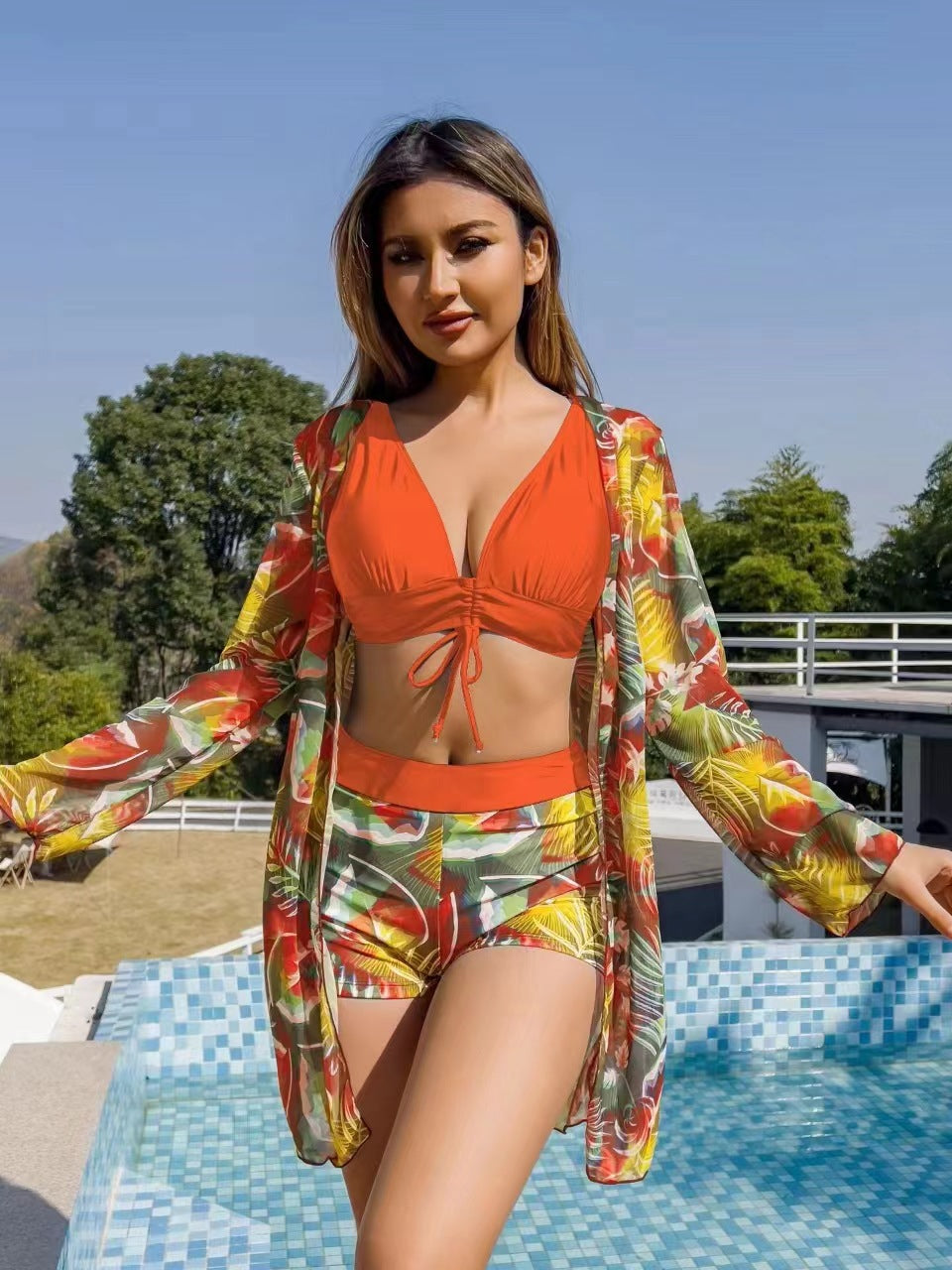 Damen Bikini-Set mit floralem Wickeloberteil und bequemen Shorts EB