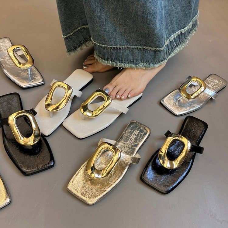 Damen Plateau-Pantoletten mit dekorativem metallischen Schnallen-Design und rutschfester Sohle EB