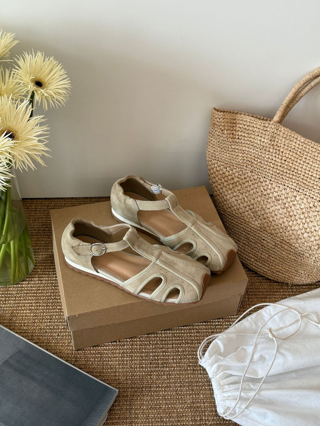 Damen Komfortable Sandalen mit geschlossenen Zehen und modischem Riemen EB