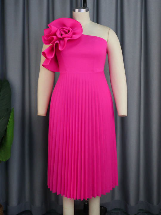 Damen Faltenrock Abendkleid mit asymmetrischem Schnitt und dekorativer Blütenapplikation EB
