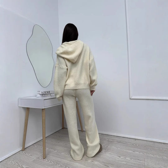 Damen elegantes kaschmirähnliches Strick-Set mit asymmetrischem Wasserfallkragen und fließender Palazzo-Strickhose Eichborn Berlin