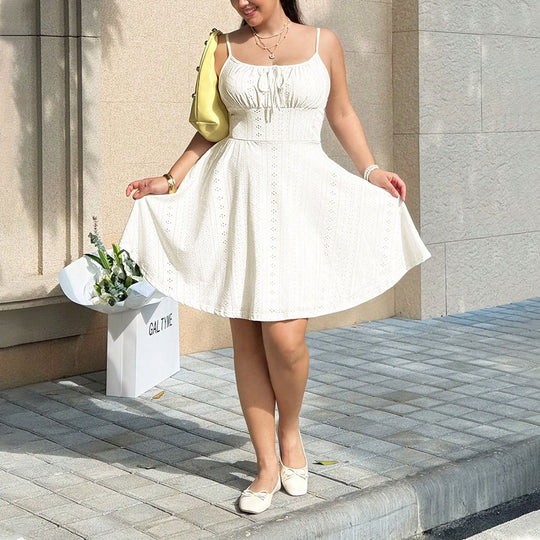 Damen Sommerliches Blütenmuster-Kleid mit Taillenband und Spitzenelementen EB