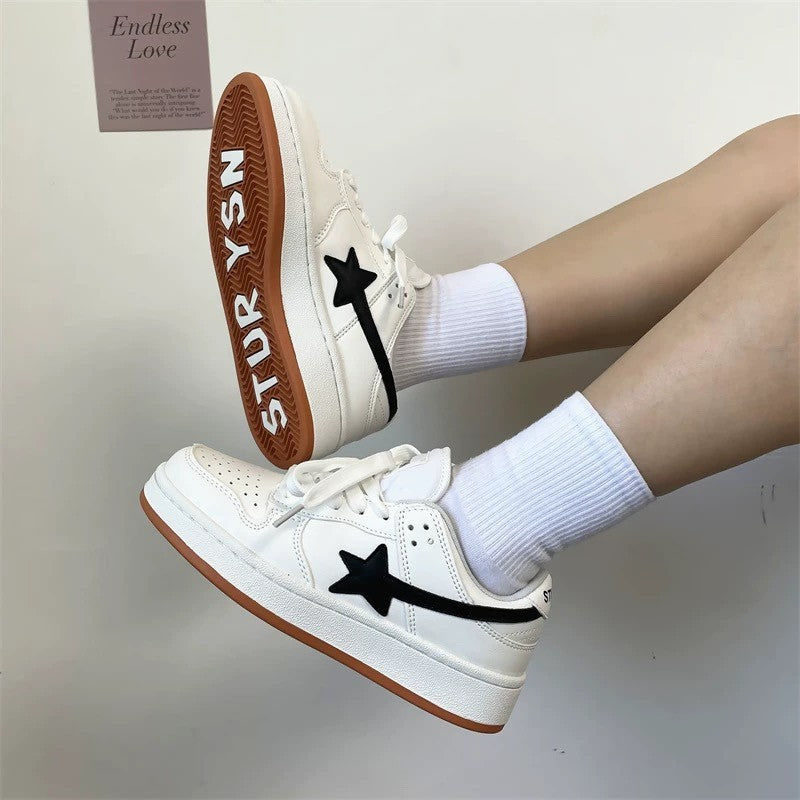 Damen Sneakers im zeitgenössischen Design mit atmungsaktiver Oberflächenstruktur und Gummisohle EB