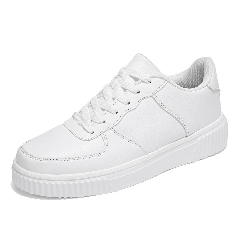 Unisex Plateau-Low-Top-Sneaker mit gepolstertem Einstieg und profiliertem Gummiaußensohle EB
