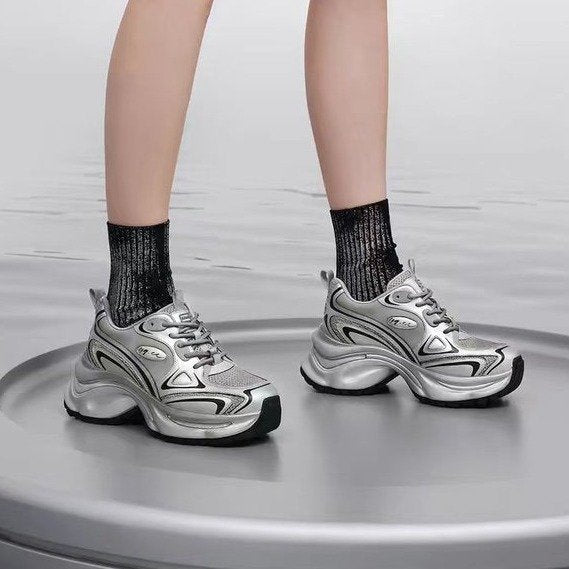 Damen Sportliche Sneaker mit reflektierenden Elementen und gepolsterter Laufsohle EB