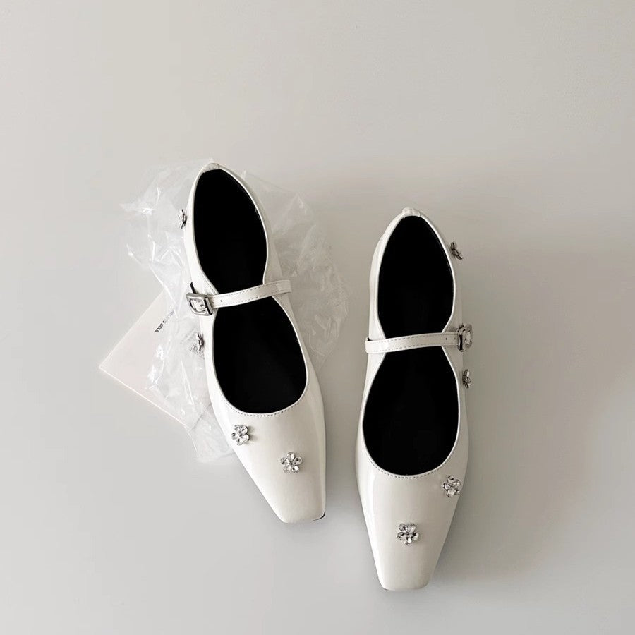 Damen Ballerina Schuhe mit dekorativen Blumenapplikationen und Riemen EB