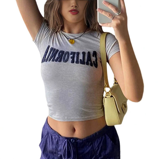 Damen Crop-Top mit modernem Schriftzug und figurbetontem Schnitt EB