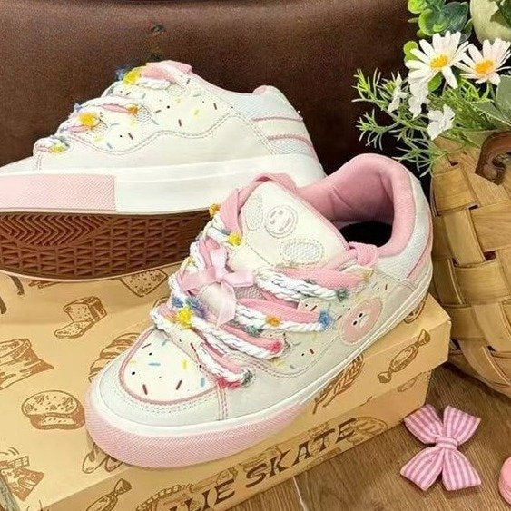 Damen Sneakers mit verspielten bunten Applikationen und komfortabler Dämpfung EB