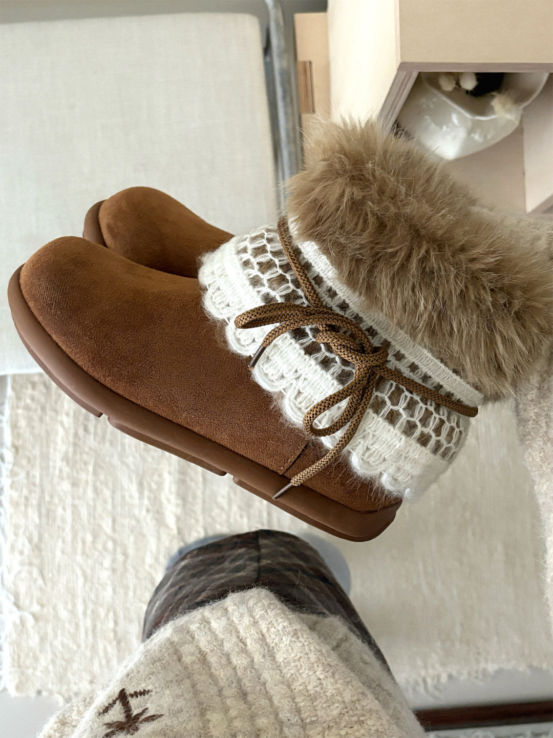 Damen Modische Winterstiefel mit kuscheligem Innenfutter und dekorativen Details EB