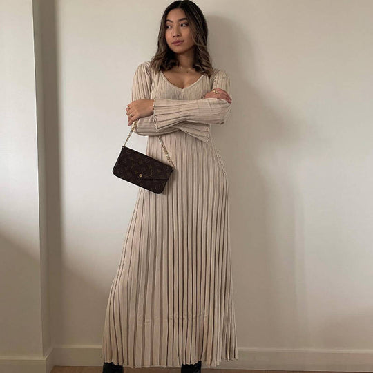 Damen Plissiertes Maxikleid mit V-Ausschnitt und langen Ärmeln EB