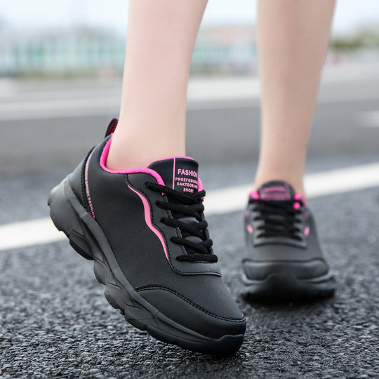 Damen nan urbaner Kunstleder-Sneaker mit gepolstertem Fersenkragen, stoßdämpfender Leichtsohle und Fersenlasche EB