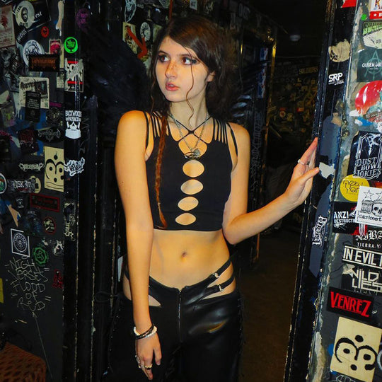 Damen Crop-Top mit kreativen Cut-Out-Details und modischen Trägern EB