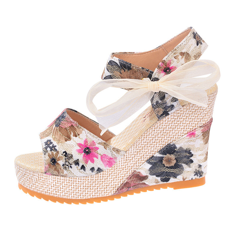 Damen Wedge-Sandalen mit floralem Design und Binde-Detail EB