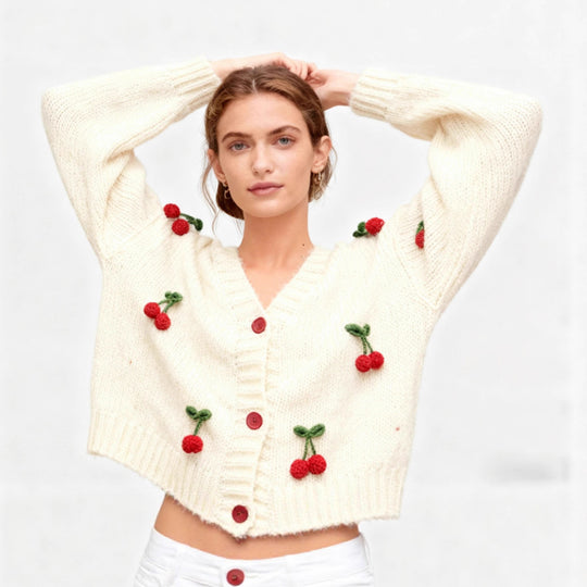 Damen Strickjacke mit fröhlichem Kirschdesign und praktischen Knopfdetails EB