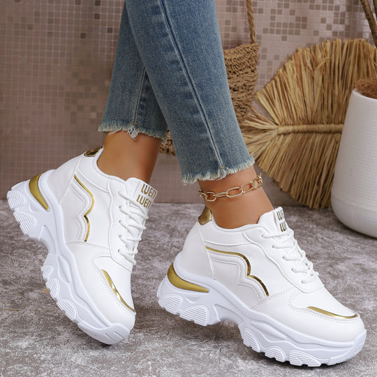 Damen Sportliche Sneaker mit modischem Metallic-Detail und dämpfender Sohle EB