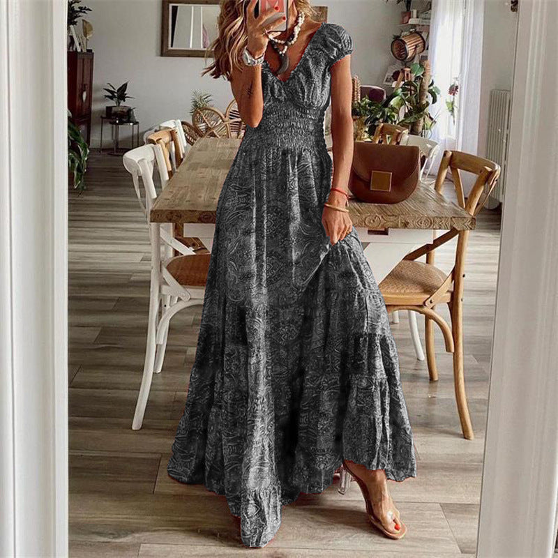 Damen Maxikleid mit tiefem V-Ausschnitt und femininem Muster EB
