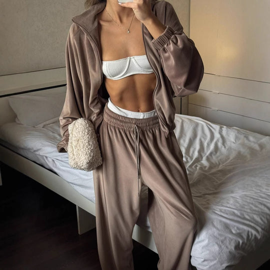 Damen lässiges Lounge-Zweiteiler Set mit Oversize Zipjacke und weitem Bundhose Eichborn Berlin