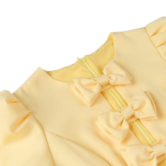 Damen Kleid mit verspieltem Rüschendesign und eleganten Schleifendetails EB