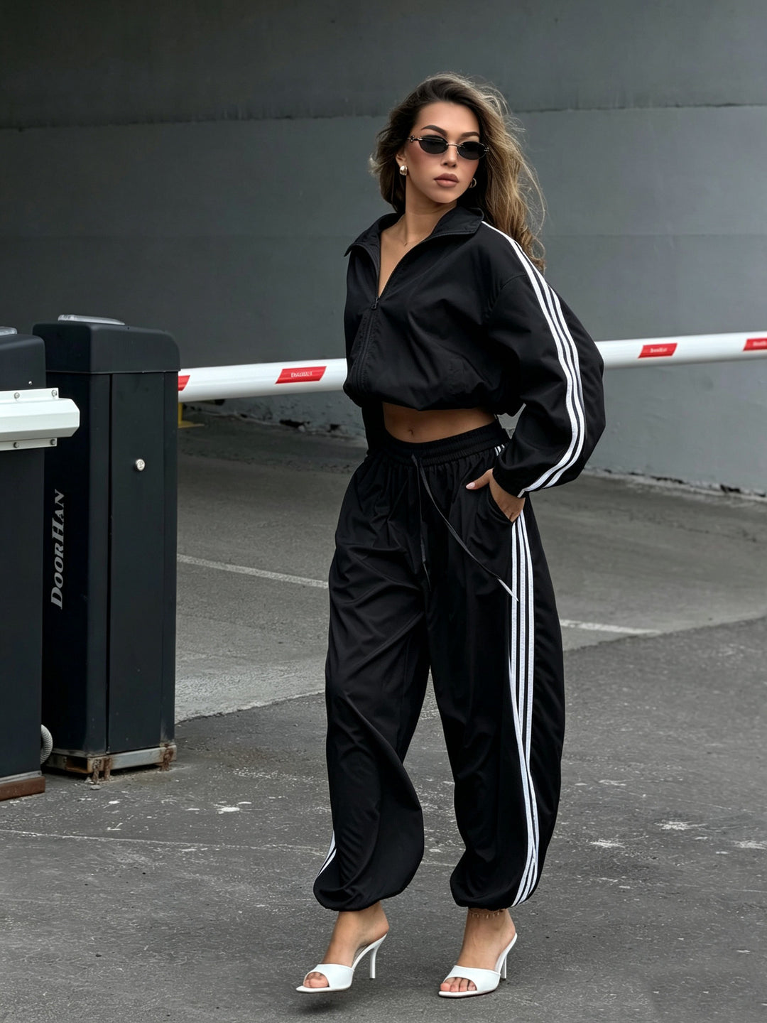 Damen Oversized kurz geschnittene Trainingsjacke und taillenhohe Jogginghose Set mit Seitenstreifen EB
