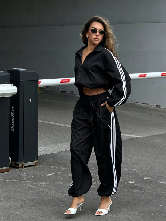 Damen Oversized kurz geschnittene Trainingsjacke und taillenhohe Jogginghose Set mit Seitenstreifen EB